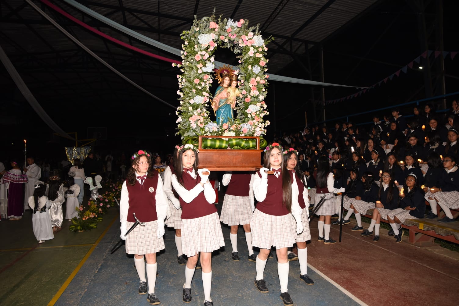 ¡Celebramos con alegría las vísperas y la fiesta de nuestra querida María Auxiliadora!